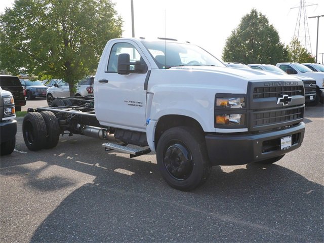 2024 Chevrolet Silverado 4500 Medium Duty Chassis Cab Work Truck's photo