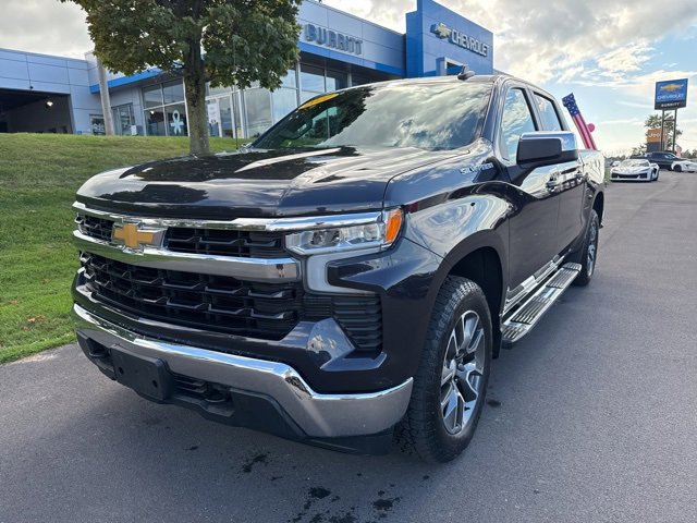 2022 Chevrolet Silverado 1500 LT photo 3