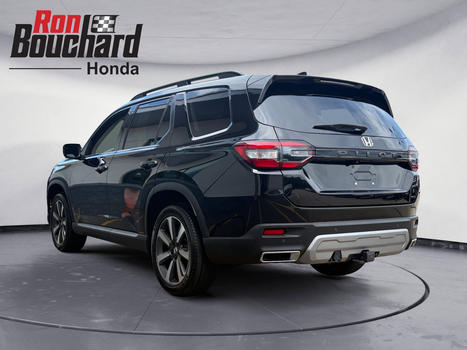 2023 Honda Pilot Touring photo 3