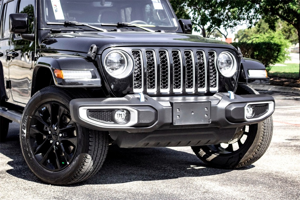 2023 Jeep Wrangler Sahara 4xe photo 3