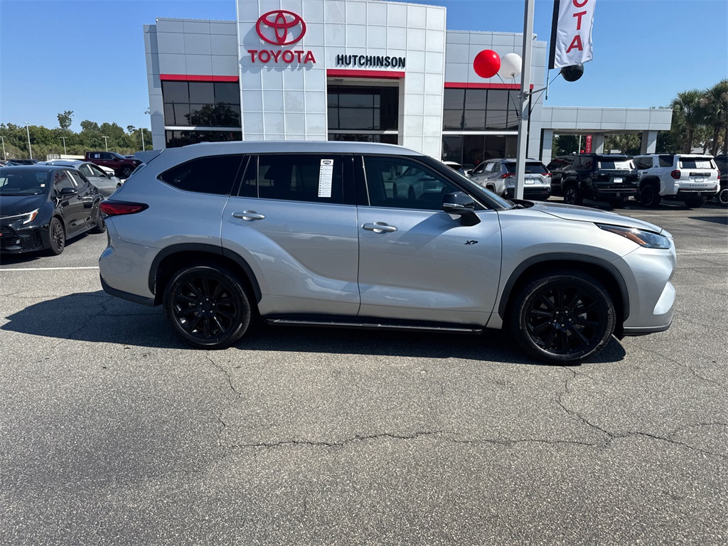 2022 Toyota Highlander XLE photo 2