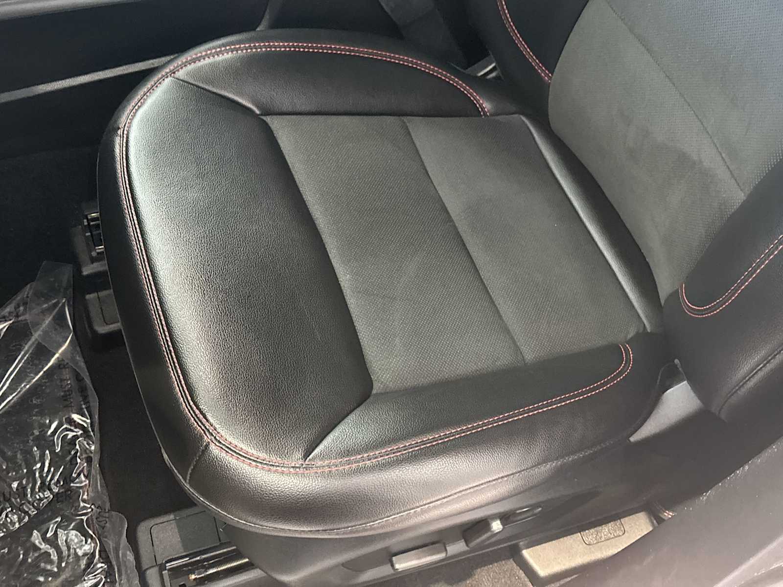 2022 Ford Explorer ST-Line photo 17