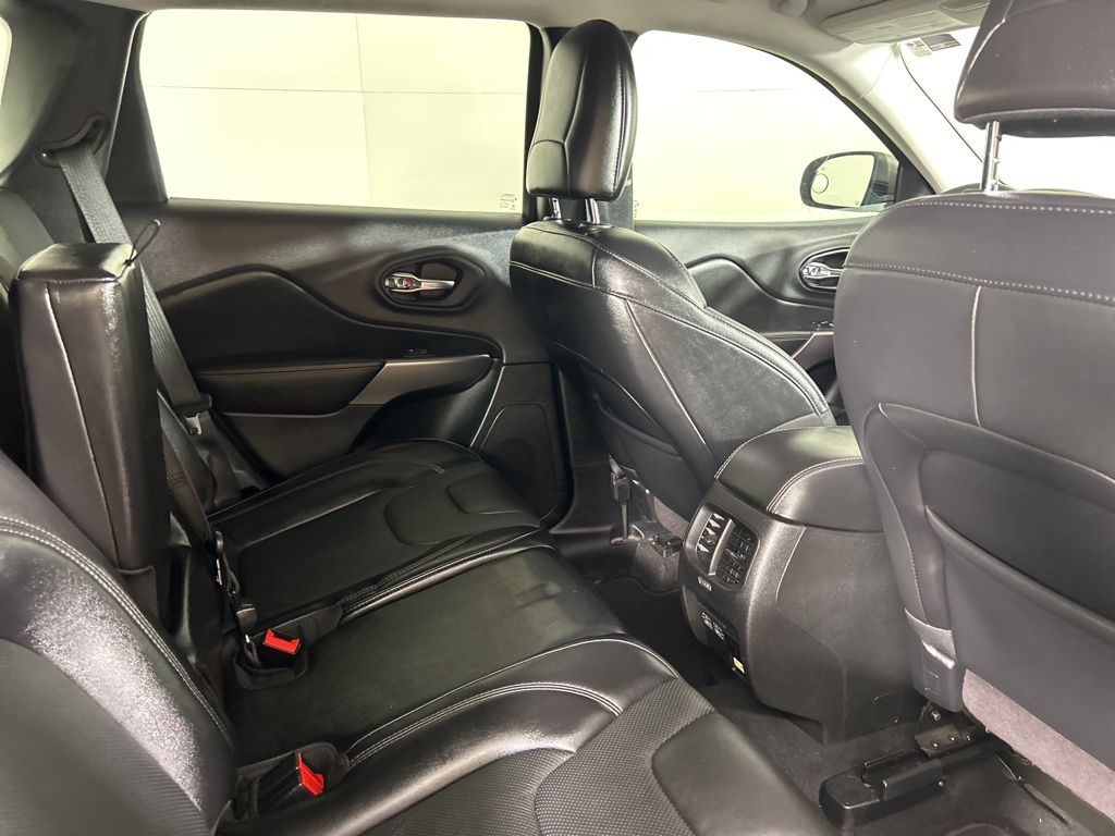 2021 Jeep Cherokee Latitude Lux photo 23