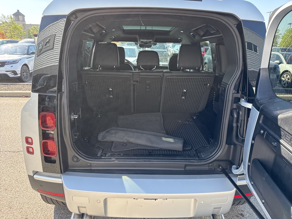 2024 Land Rover Defender 110 SE photo 18