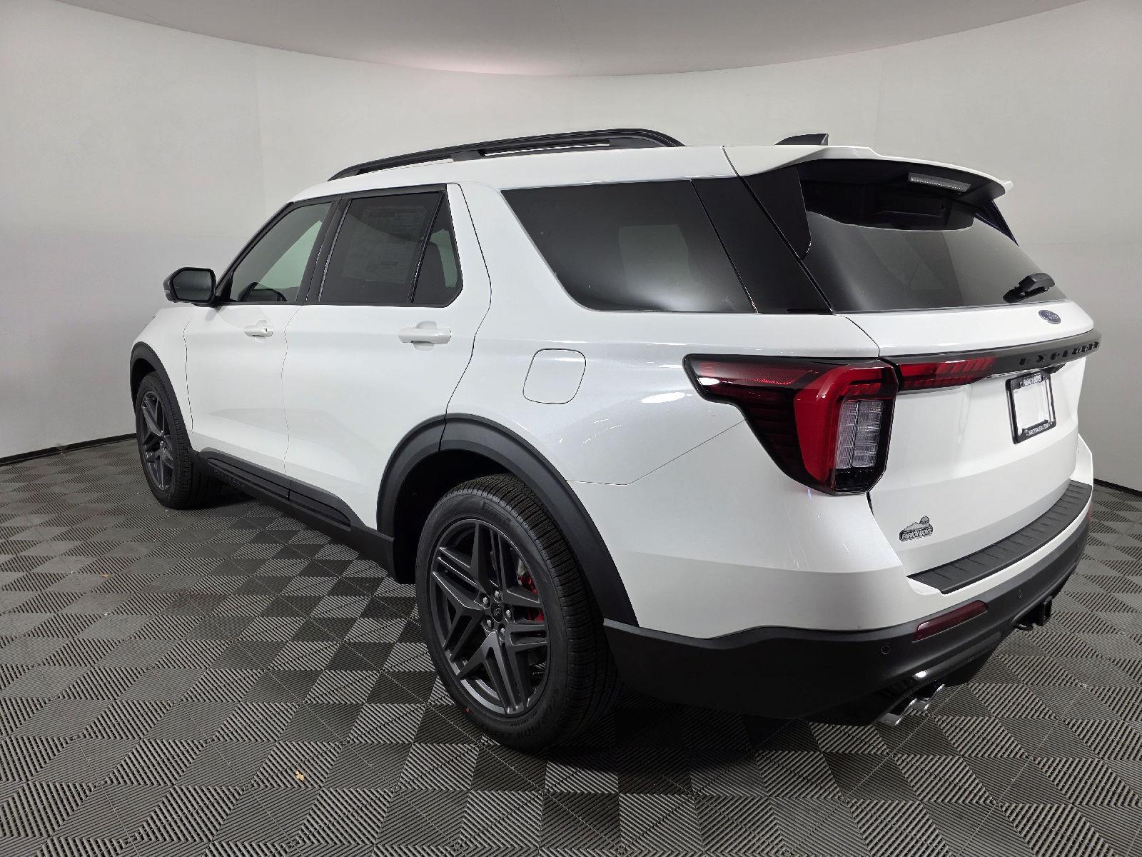 2025 Ford Explorer ST photo 3