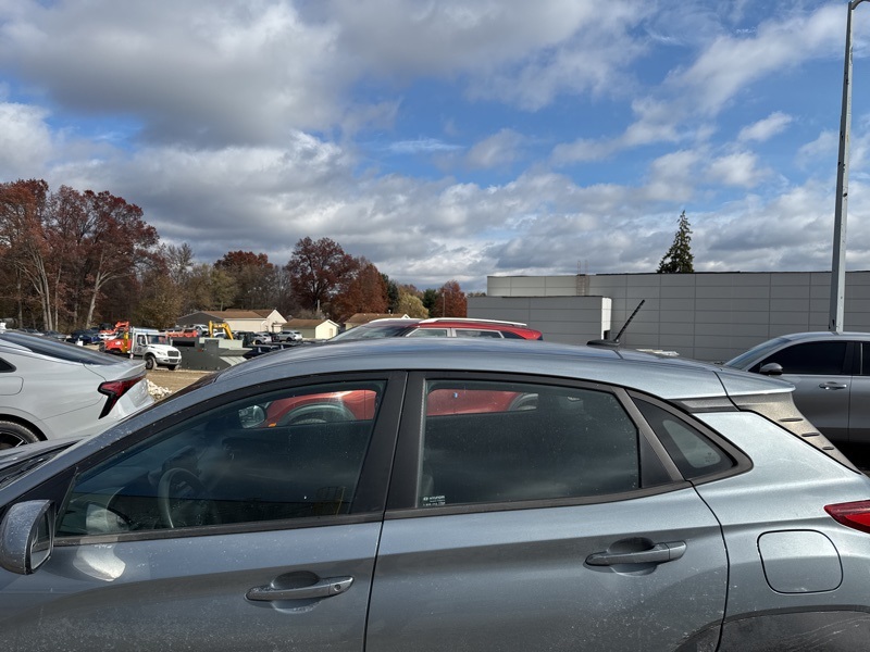 2021 Hyundai Kona SE photo 2