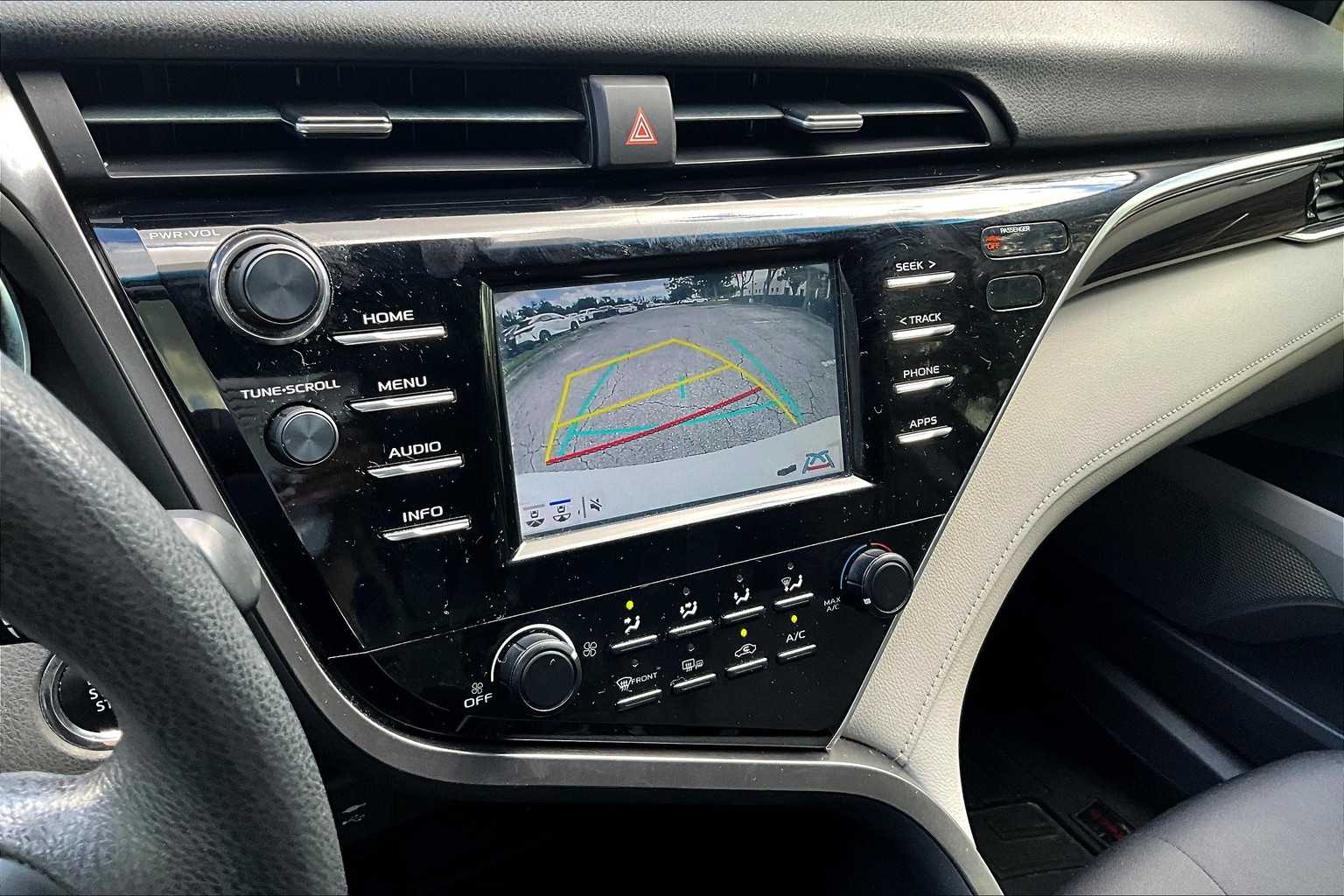 2018 Toyota Camry XLE XSE photo 24