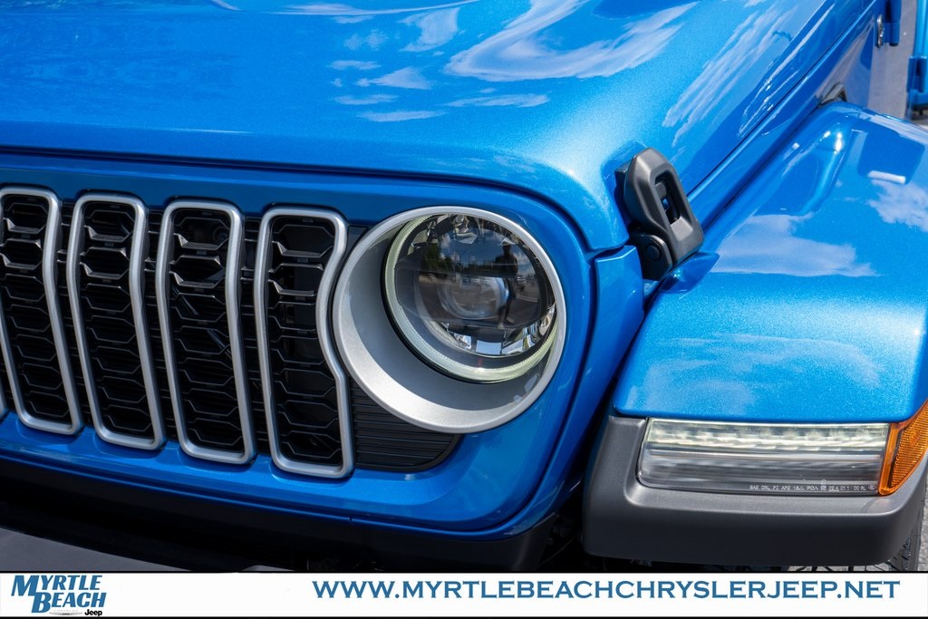 2025 Jeep Wrangler Sahara photo 11