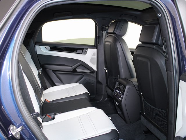 2025 Porsche Cayenne photo 23