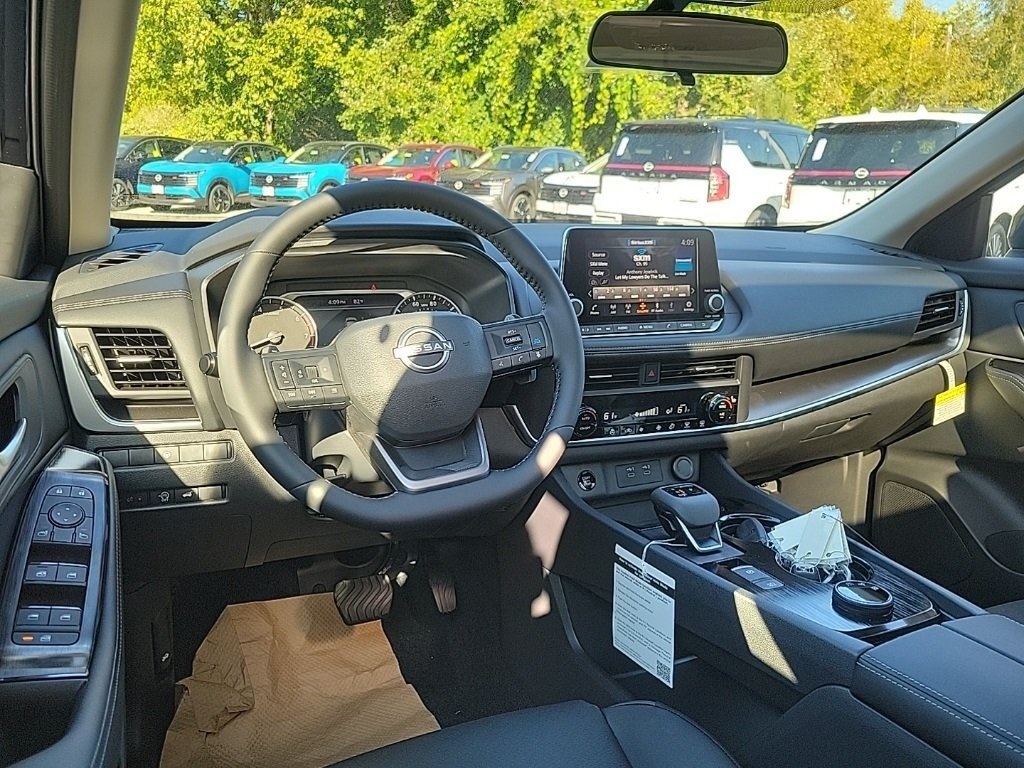 2026 Nissan Rogue SV photo 5