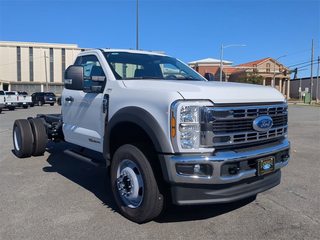 2024 Ford F-600 photo 2