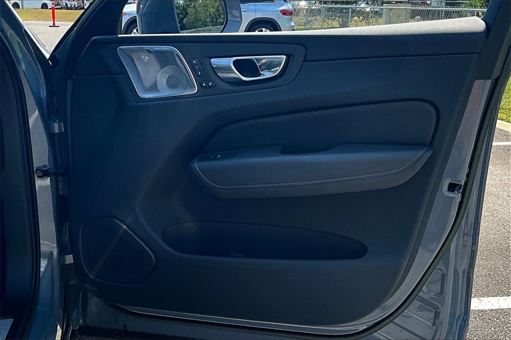 2023 Volvo XC60 B5 Ultimate photo 26