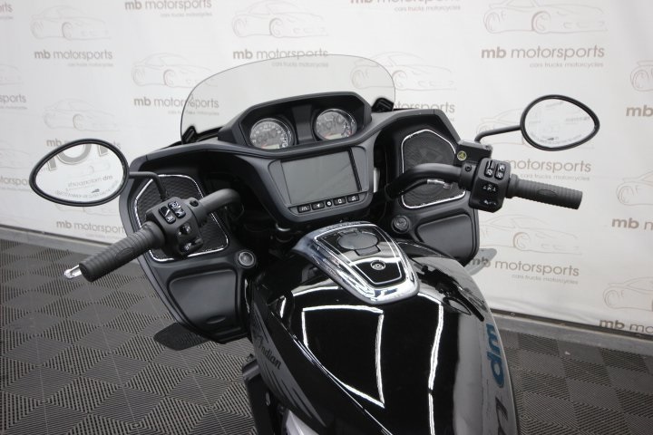 2023 Indian Motorcycle Indian Challenger Standard photo 2