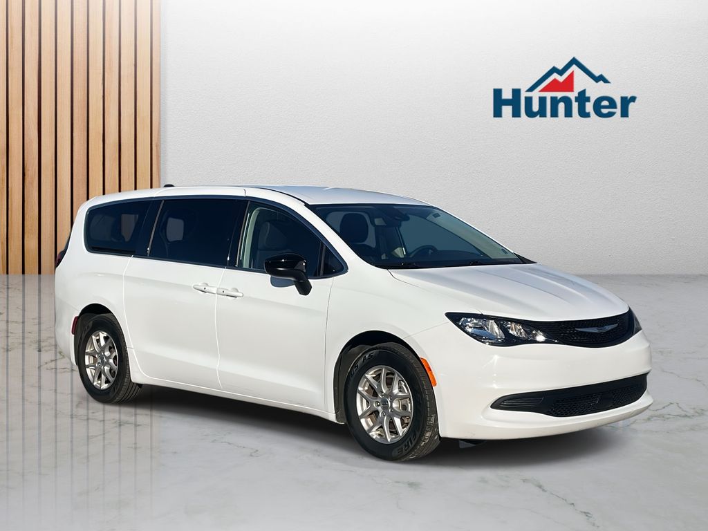 Used 2024 Chrysler Voyager LX's photo