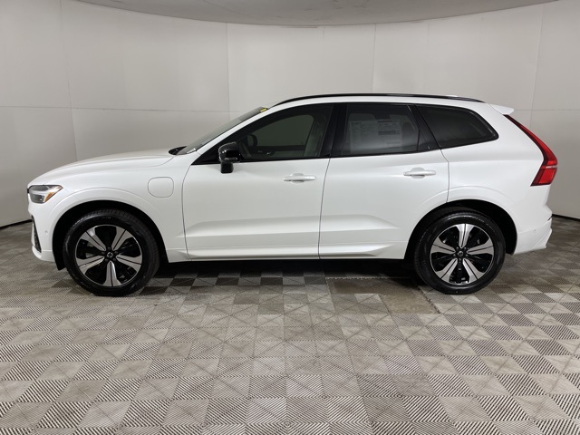 2025 Volvo XC60 T8 Plus photo 4
