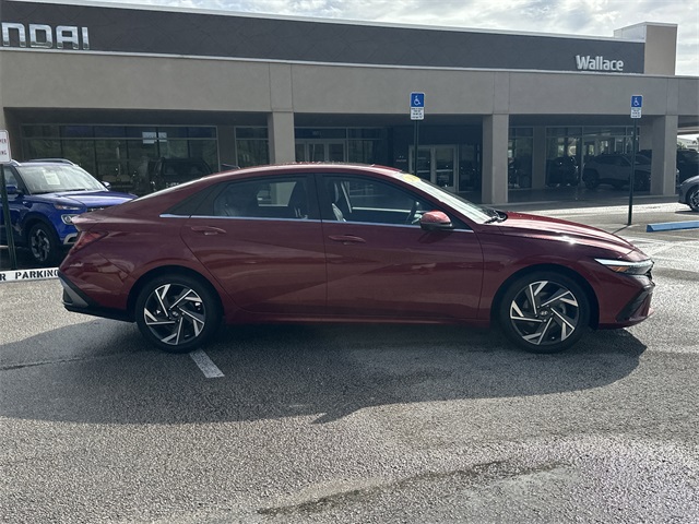 2024 Hyundai Elantra Limited photo 4