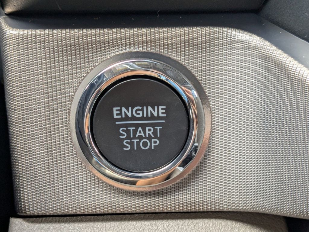 2025 Ford F-250 Platinum photo 31