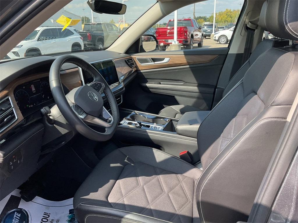 2024 Volkswagen Atlas SE Technology photo 16