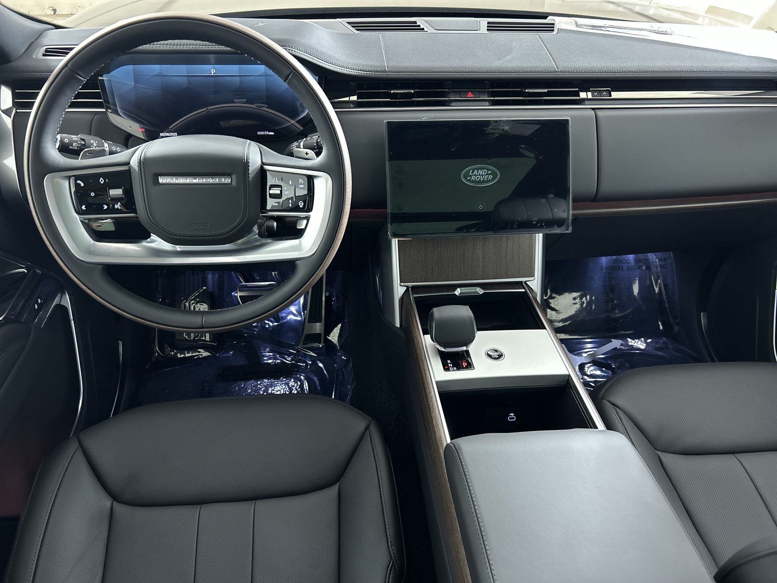 2025 Land Rover Range Rover SE photo 9