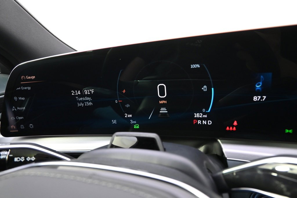 2025 Cadillac Lyriq Luxury photo 22