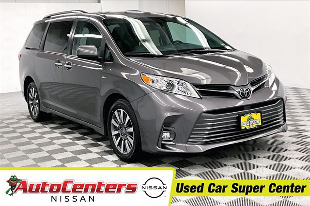 2020 Toyota Sienna XLE Premium's photo