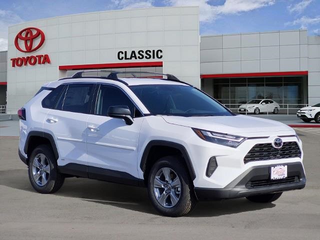 2025 Toyota RAV4 LE's photo