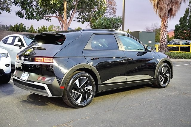 Used 2025 Black Hyundai SEL image 7