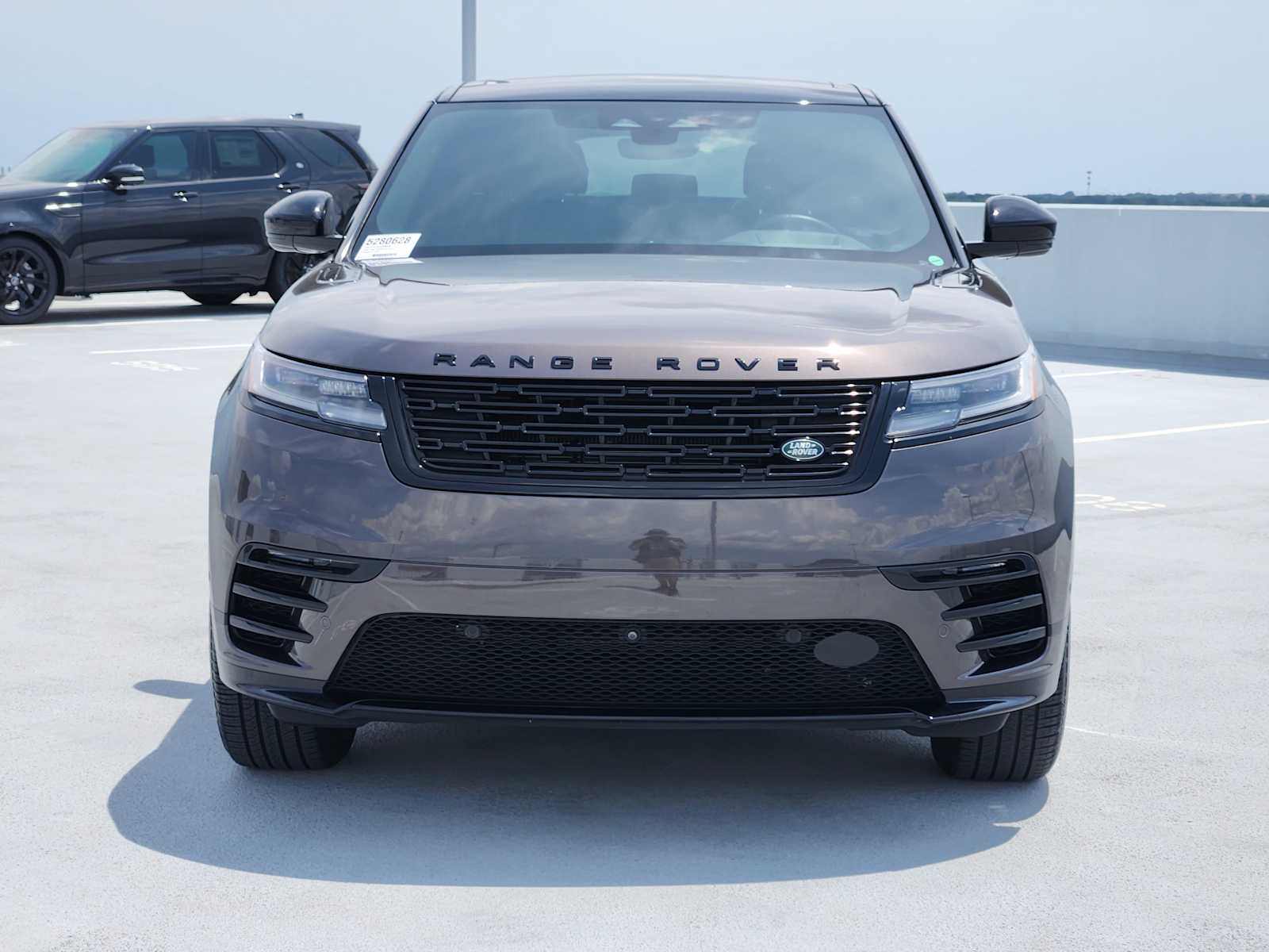 2025 Land Rover Range Rover SE photo 2