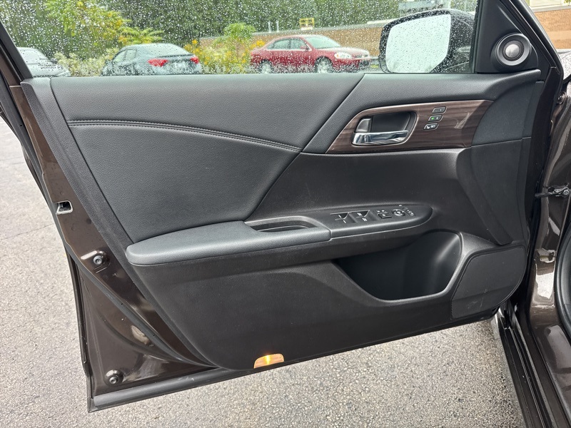 2017 Honda Accord Touring photo 16
