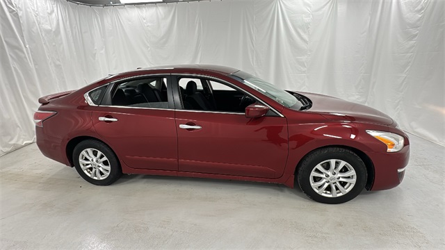 Used 2014 Nissan Altima S with VIN 1N4AL3AP2EN241289 for sale in Janesville, WI