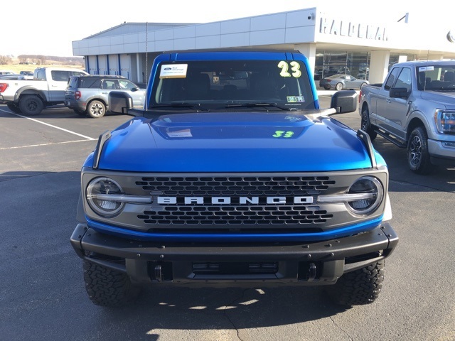 2023 Ford Bronco Badlands photo 2