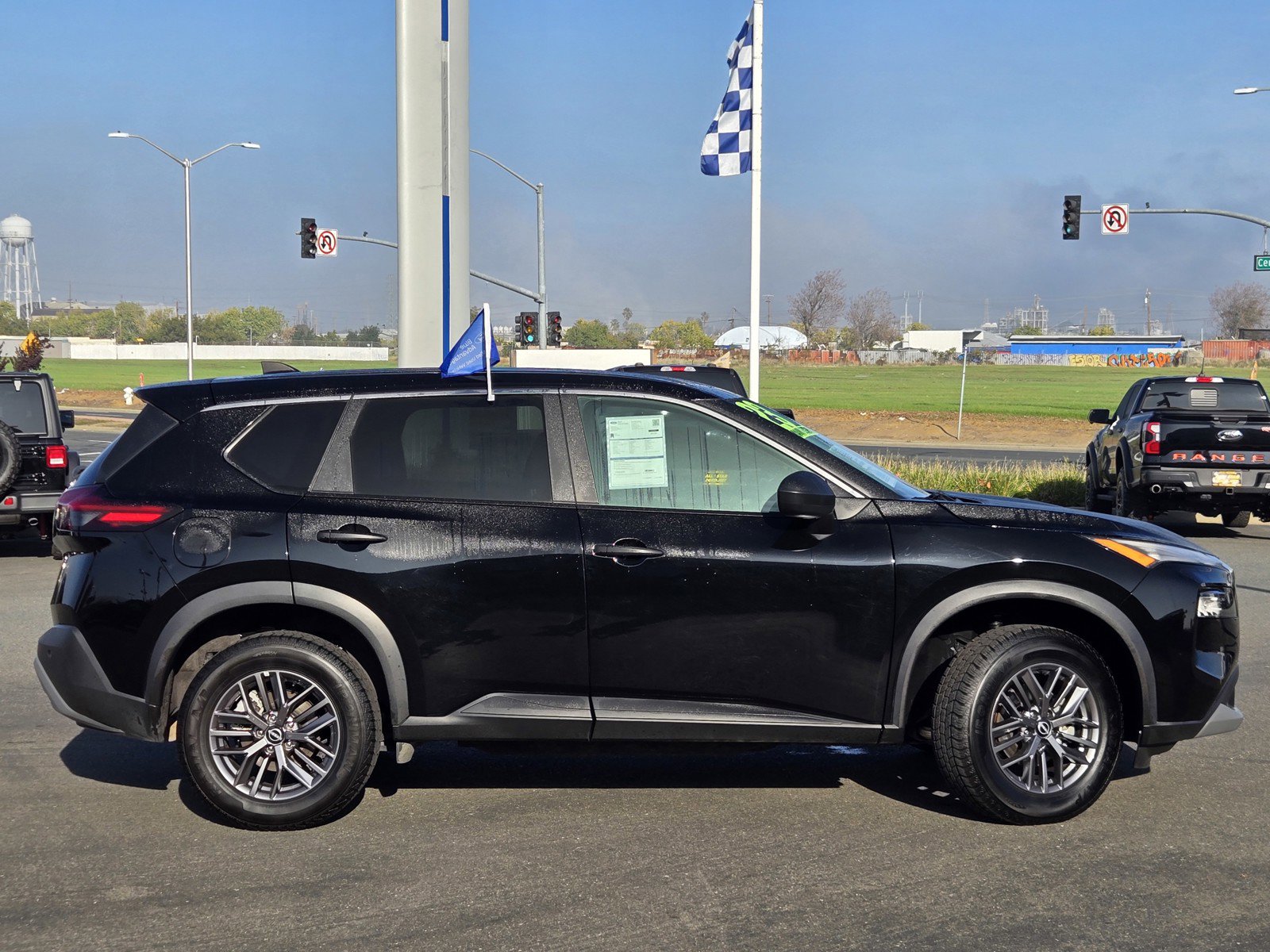 2023 Nissan Rogue S photo 3