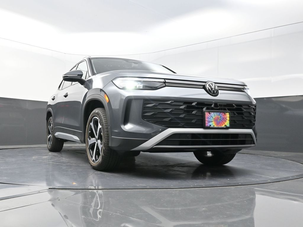2025 Volkswagen Tiguan SE photo 17
