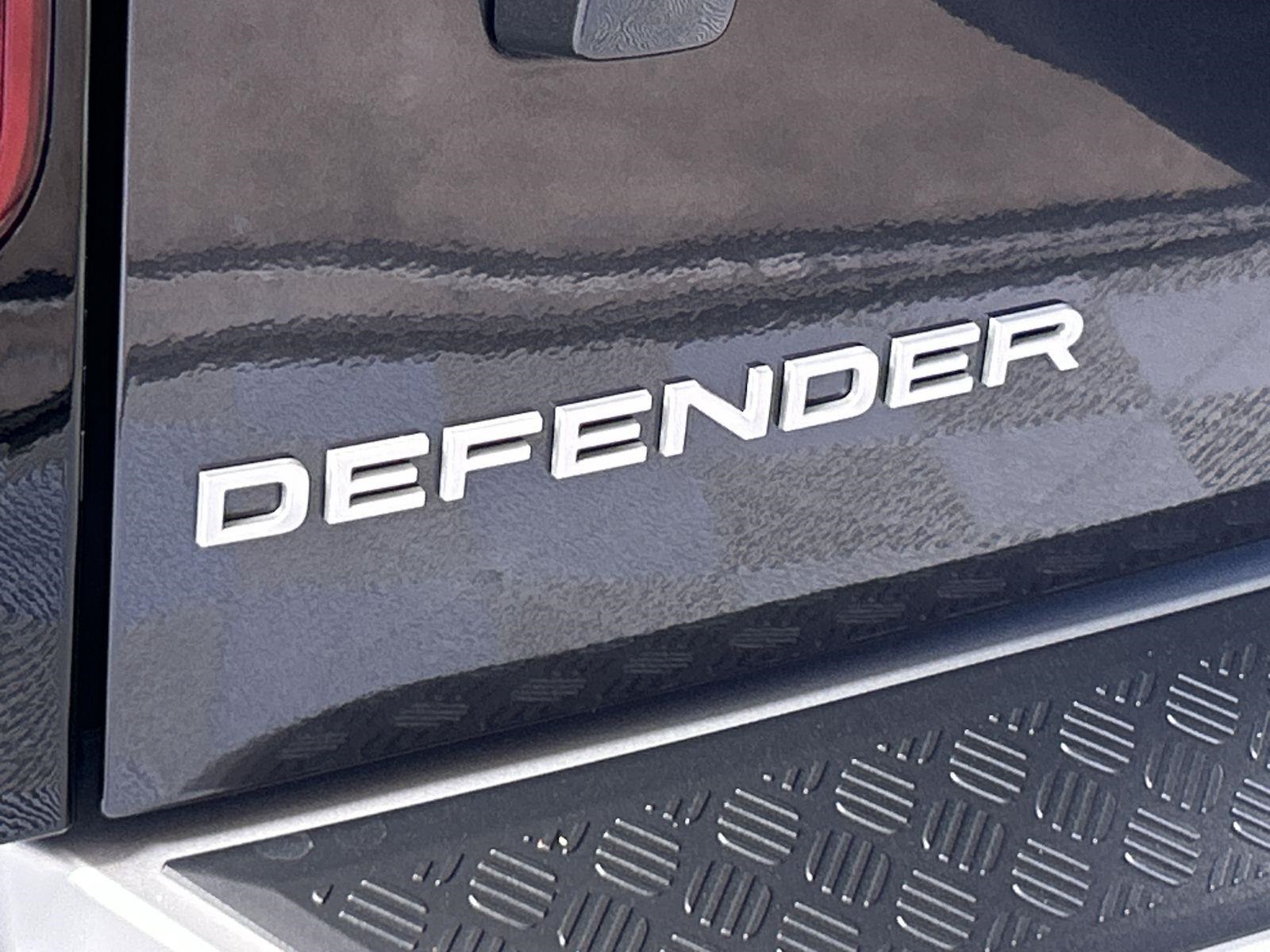 2025 Land Rover Defender 110 S photo 29