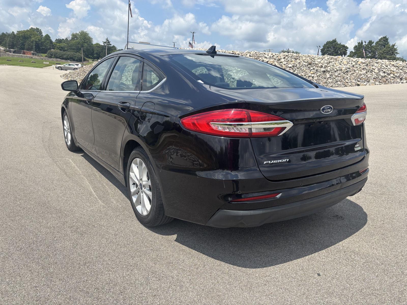 2020 Ford Fusion SE photo 4