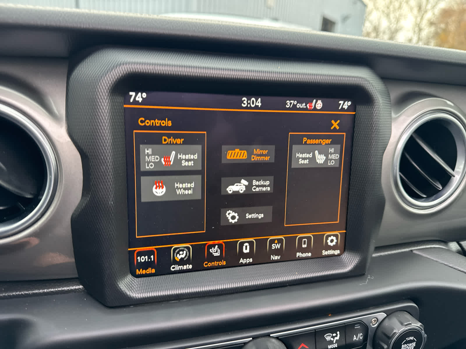 2023 Jeep Wrangler Sahara photo 36
