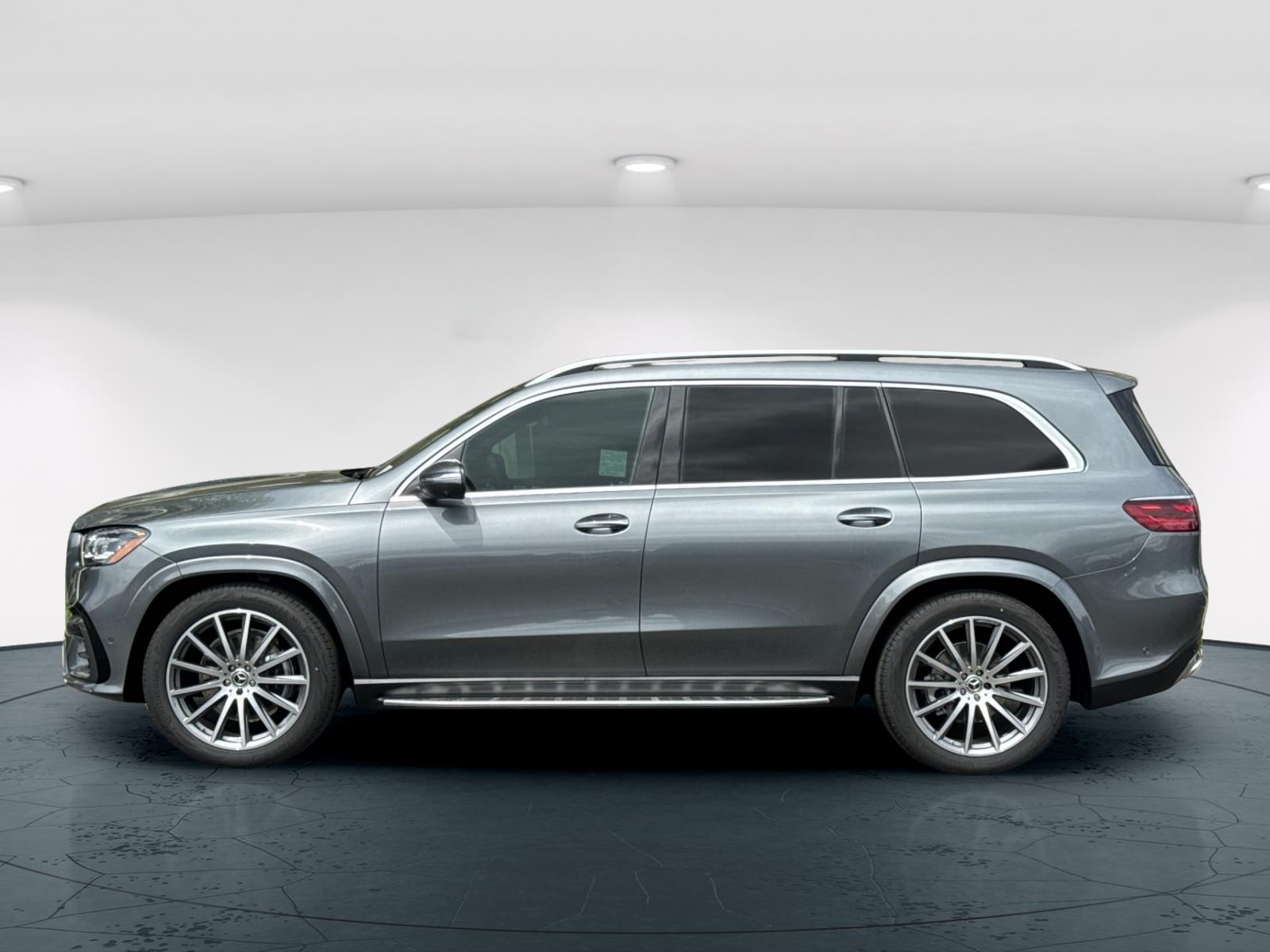 2025 Mercedes Benz GLS 580 4MATIC photo 3