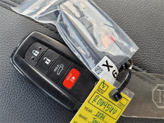 2024 Toyota RAV4 Hybrid XLE Premium photo 30