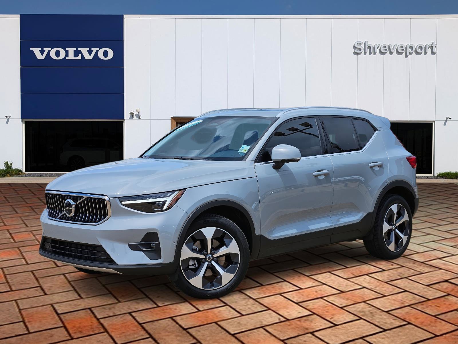 2025 Volvo XC40 Plus