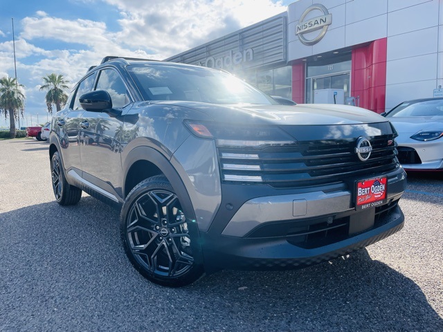 2026 Nissan KICKS SR AWD's photo