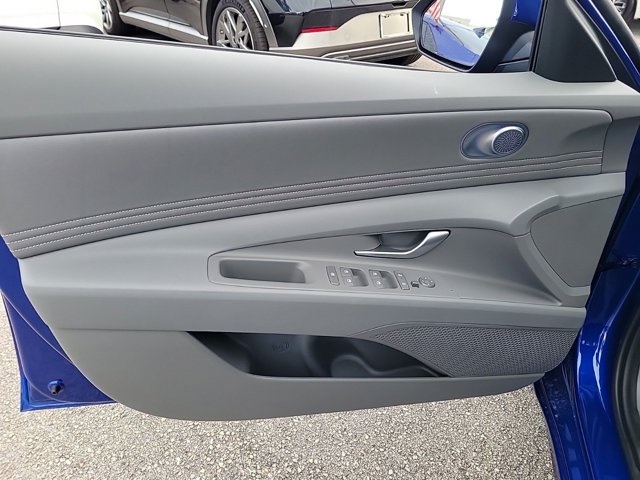 2025 Hyundai Elantra SEL Convenience photo 14