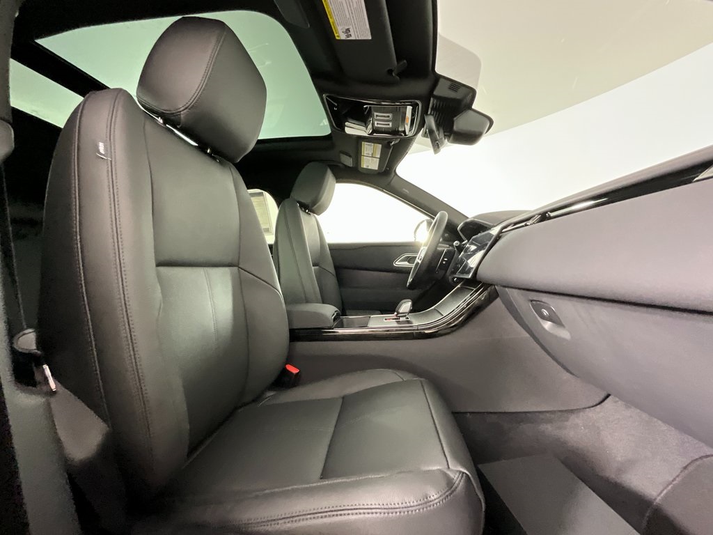 2026 Land Rover Range Rover Velar SE photo 2