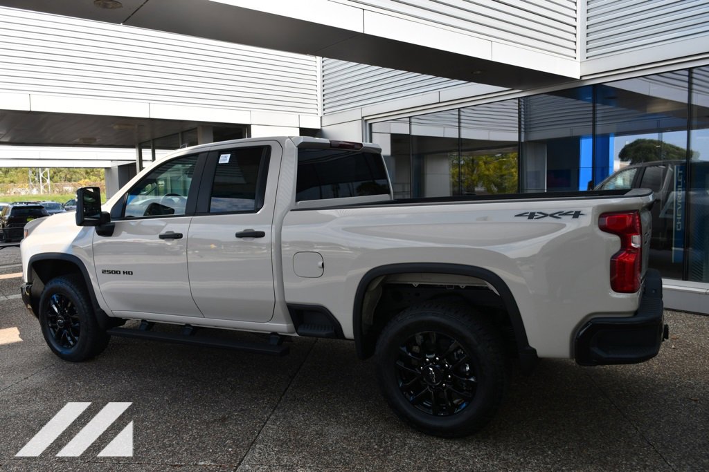 2026 Chevrolet Silverado 2500HD Custom photo 3