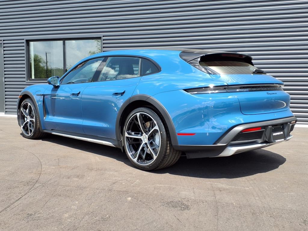 2025 Porsche Taycan 4 Cross Turismo photo 3