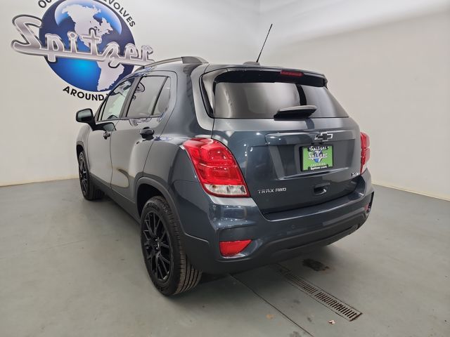 2022 Chevrolet Trax LT photo 2