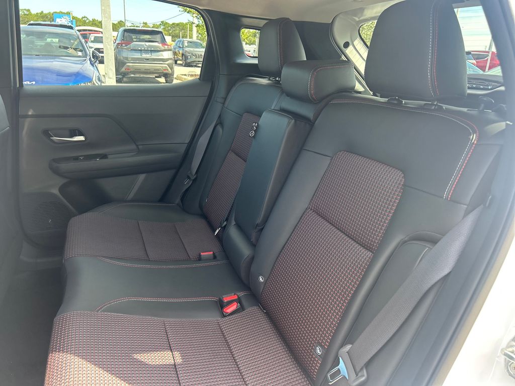 2026 Nissan Kicks SR photo 15