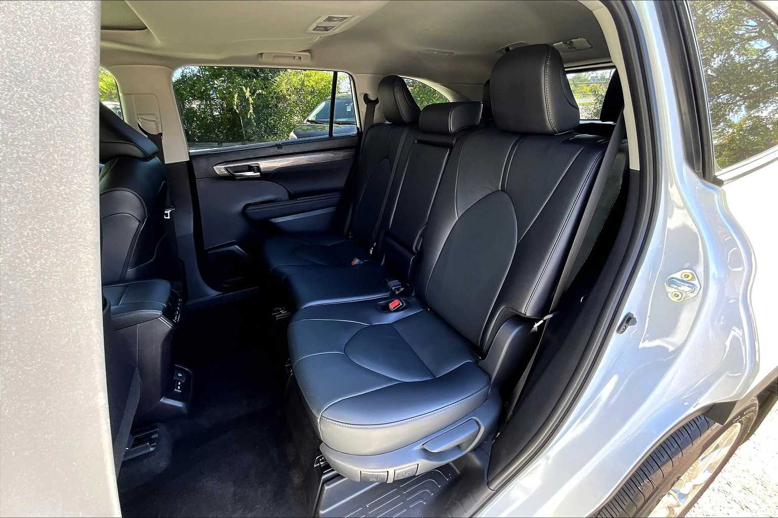 2024 Toyota Highlander Limited photo 19