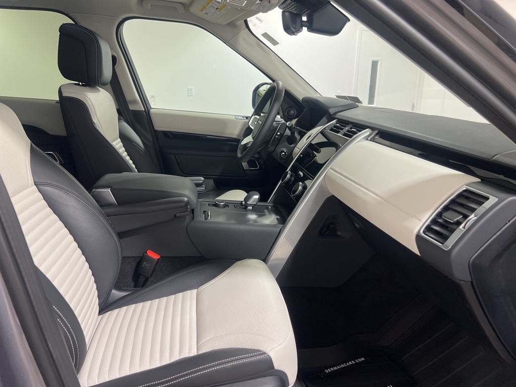 2025 Land Rover Discovery S photo 24