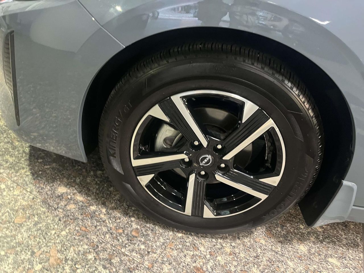 2025 Nissan Sentra SV photo 10