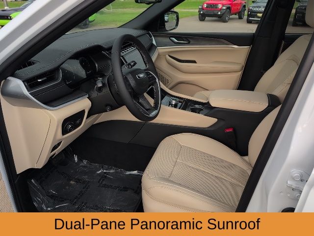 2025 Jeep Grand Cherokee Limited photo 2